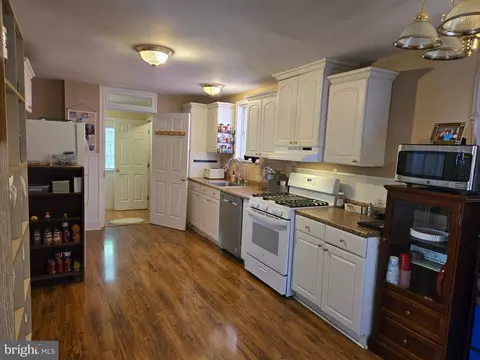 Entry Way - 24 S Hull St, Reading, PA 19608 photo 1 of 2