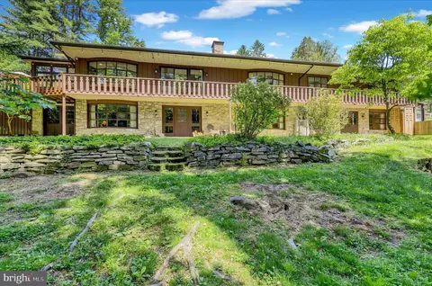 44 Meadow Glen Ln, Reading, PA 19607