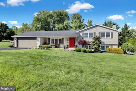 45 Mast Rd, Oley, PA 19547