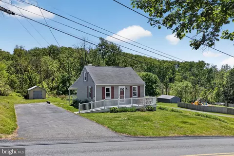 905 Englesville Hill Rd, Boyertown, PA 19512
