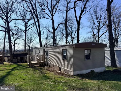 62 Upper Loop Rd, Leesport, PA 19533