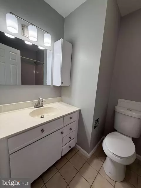Bath - 243 N 14th St # A, Reading, PA 19604 photo 1 of 1
