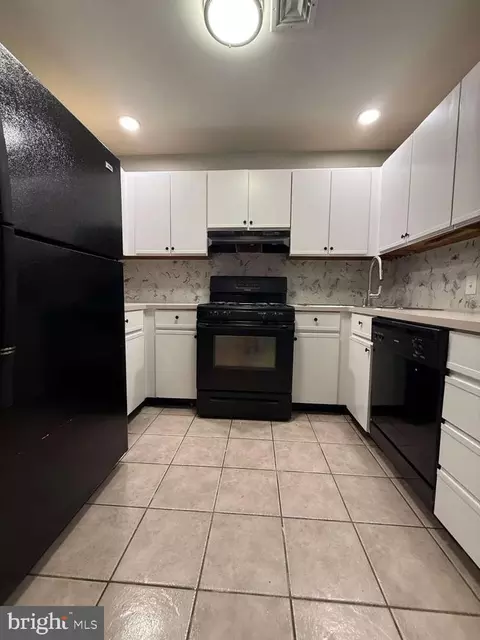 Kitchen - 243 N 14th St # A, Reading, PA 19604 photo 2 of 2