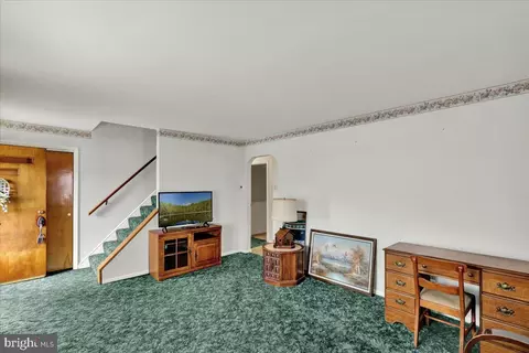 Living - 1224 Commonwealth Blvd, Reading, PA 19607 photo 3 of 3