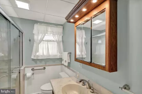 Bath - 1224 Commonwealth Blvd, Reading, PA 19607 photo 1 of 2