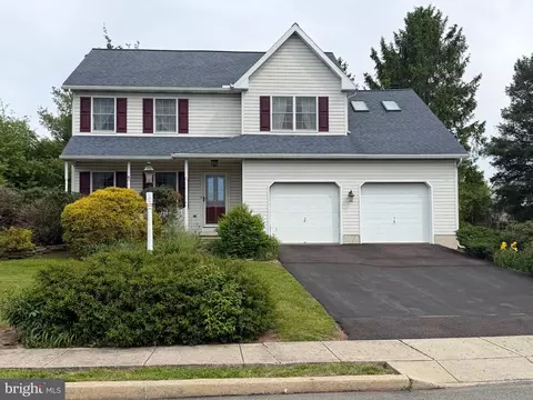 601 Maplewood Dr, Douglassville, PA 19518