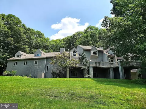 8 Wyndham Hill Dr, Reading, PA 19606
