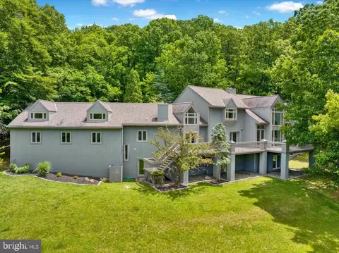8 Wyndham Hill Dr, Reading, PA 19606