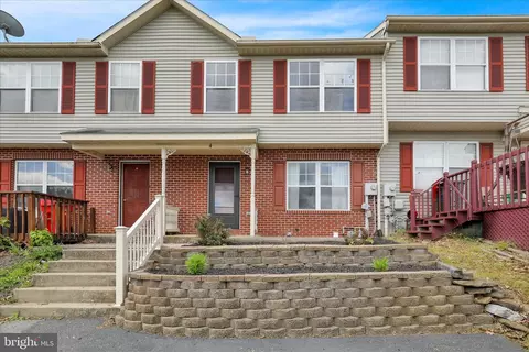 4 Red Tail Ct, Hamburg, PA 19526