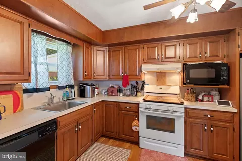 Kitchen - 334 Ernst Rd, Reading, PA 19601 photo 1 of 2
