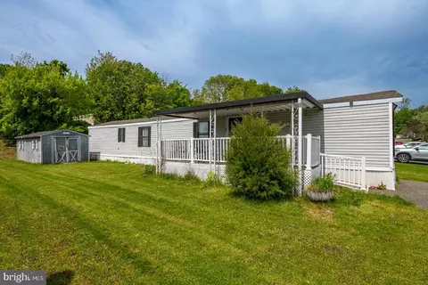 74 Southwick Dr, Hereford, PA 18056