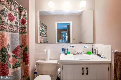 Bath - 82 Medinah Dr, Reading, PA 19607 photo 2 of 3