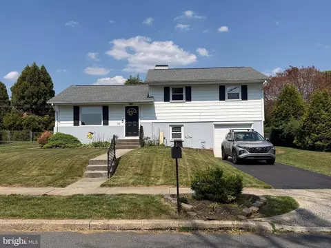 108 Center Ln, Reading, PA 19606