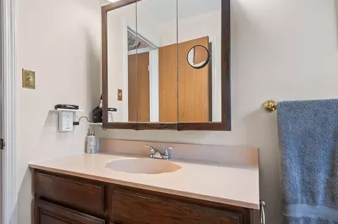 Bath - 805 Bare Path Rd, Reading, PA 19608 photo 1 of 7