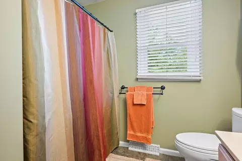 Bath - 805 Bare Path Rd, Reading, PA 19608 photo 7 of 7