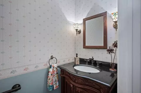 Bath - 805 Bare Path Rd, Reading, PA 19608 photo 2 of 7