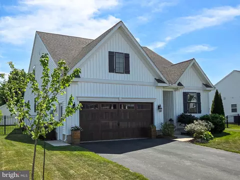 24 Sovereign Dr, Douglassville, PA 19518