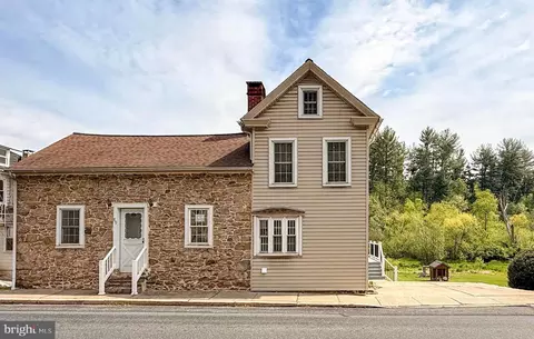 89 Race St, Bechtelsville, PA 19505