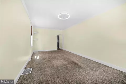 Living - 744 Pear St, Reading, PA 19601 photo 2 of 2