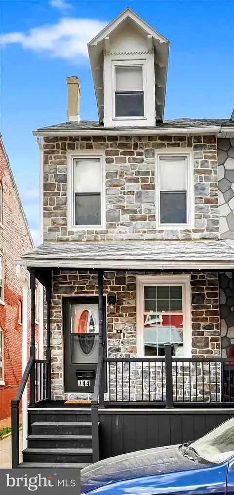 Exterior - 744 Pear St, Reading, PA 19601 photo 1 of 5