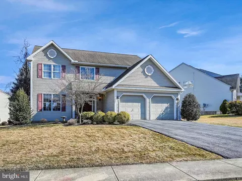3121 S Wagner Cir, Sinking Spring, PA 19608