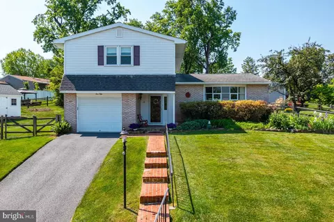 450 Silver Brook Dr, Birdsboro, PA 19508