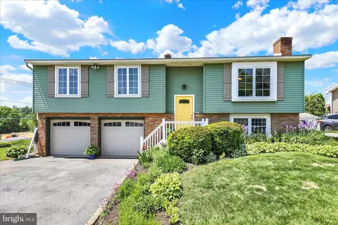 925 Hearthstone Ln, Reading, PA 19608