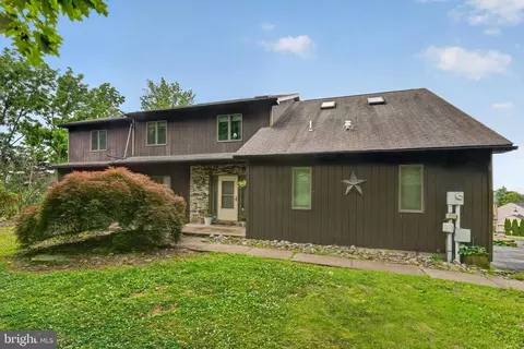 10 Shade Rd, Oley, PA 19547