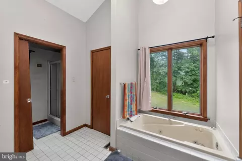 Bath - 10 Shade Rd, Oley, PA 19547 photo 3 of 3
