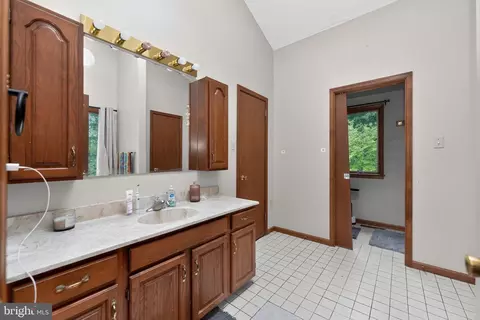 Bath - 10 Shade Rd, Oley, PA 19547 photo 2 of 3