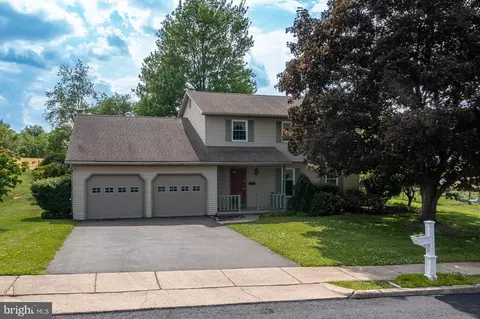 140 Hoch Ave, Topton, PA 19562