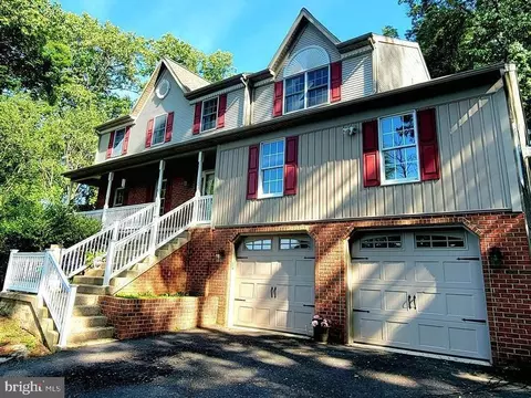 713 Old Fritztown Rd, Reading, PA 19608