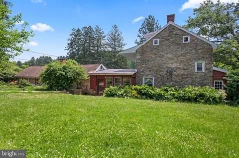 564 Blandon Rd, Fleetwood, PA 19522