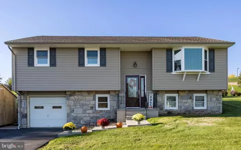 1044 E 4th St, Birdsboro, PA 19508