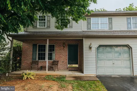 126 Bainbridge Cir, Reading, PA 19608