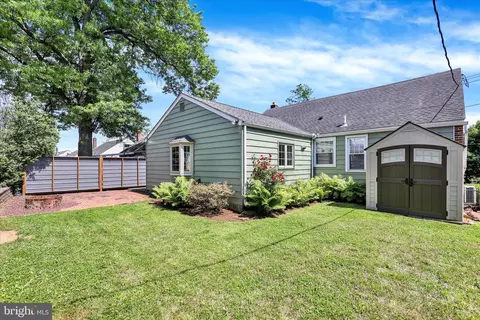 Exterior - 17 E Park Rd, Reading, PA 19609 photo 5 of 6