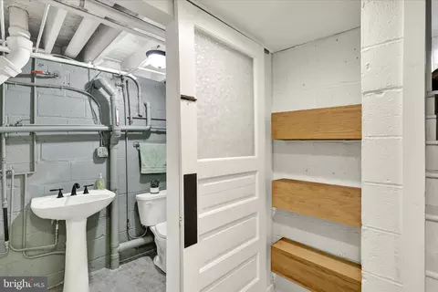 Bath - 17 E Park Rd, Reading, PA 19609 photo 4 of 4