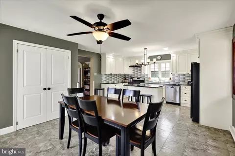 Dining - 17 E Park Rd, Reading, PA 19609 photo 2 of 2