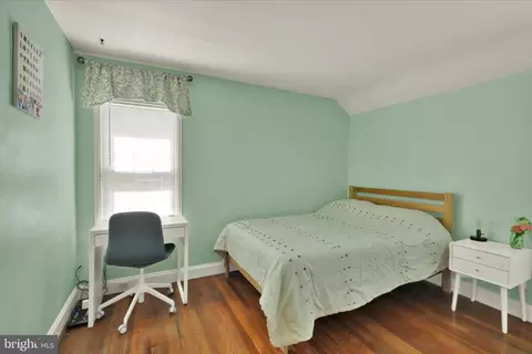 Bedroom - 17 E Park Rd, Reading, PA 19609 photo 2 of 4