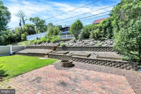 Exterior - 17 E Park Rd, Reading, PA 19609 photo 4 of 6