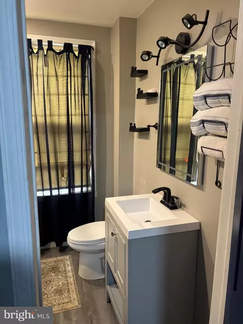 Bath - 331 S 7th St, Reading, PA 19602 photo 1 of 1