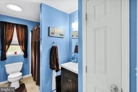 Entry Way - 405 S Sandy Ln, Reading, PA 19608 photo 2 of 2