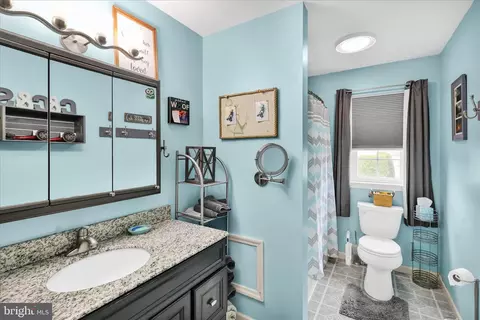 Bath - 405 S Sandy Ln, Reading, PA 19608 photo 1 of 1