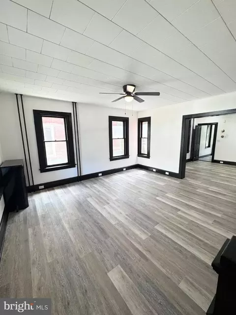Living - 132 Bern St, Reading, PA 19601 photo 2 of 3