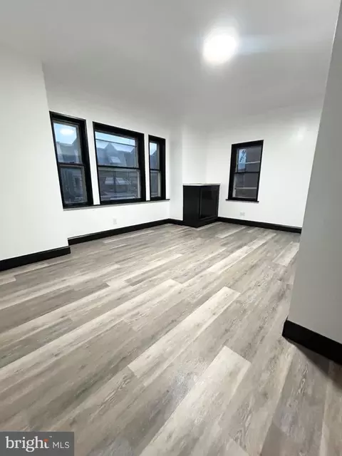 Living - 132 Bern St, Reading, PA 19601 photo 3 of 3