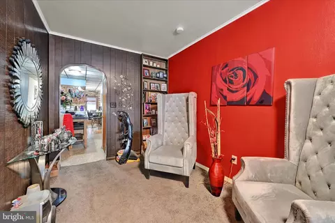 Entry Way - 936 N Pike St, Reading, PA 19604 photo 4 of 12