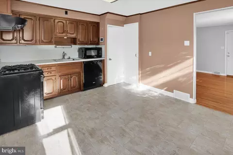 Entry Way - 513 Harding Ave, Reading, PA 19607 photo 1 of 6
