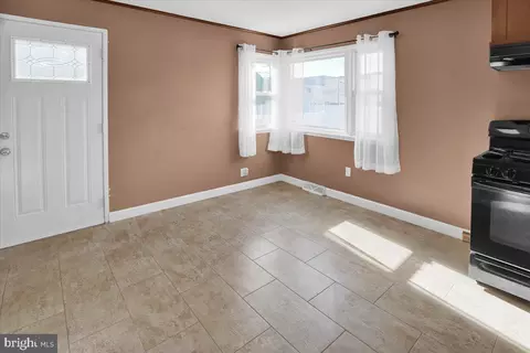 Entry Way - 513 Harding Ave, Reading, PA 19607 photo 2 of 6