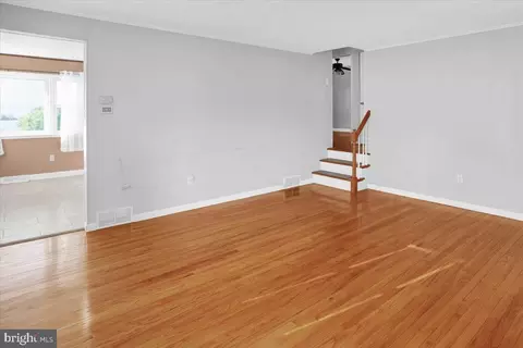 Living - 513 Harding Ave, Reading, PA 19607 photo 3 of 4