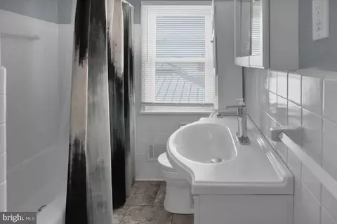 Bath - 513 Harding Ave, Reading, PA 19607 photo 2 of 2
